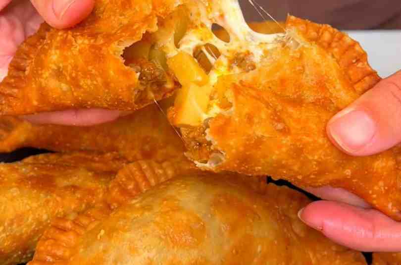 Crispy Empanadas de Carne Molida y Papas with golden crust