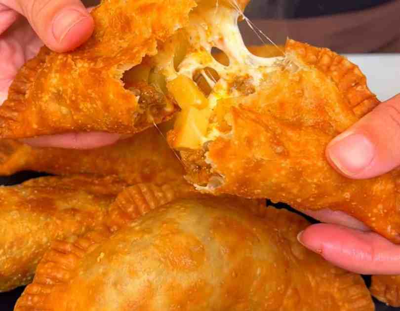 Crispy Empanadas de Carne Molida y Papas with golden crust