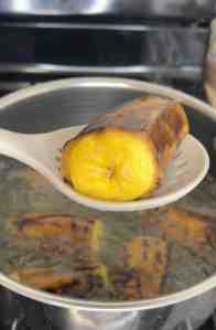 Frying some platanos maduros