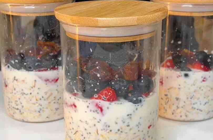 Healthy Berry Overnight Oats | Easy No cook breakfast 🍓🫐