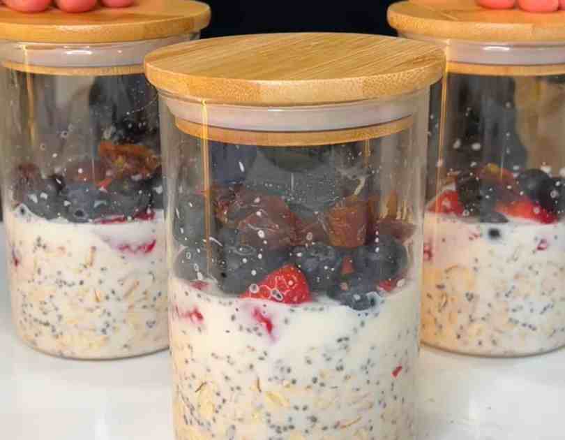 Healthy Berry Overnight Oats | Easy No cook breakfast 🍓🫐